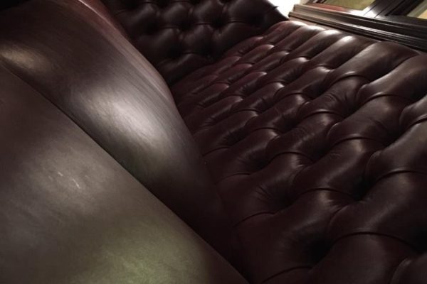 Deep Buttoned Bar Seating