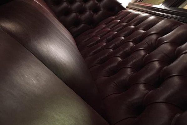 Deep Buttoned Bar Seating